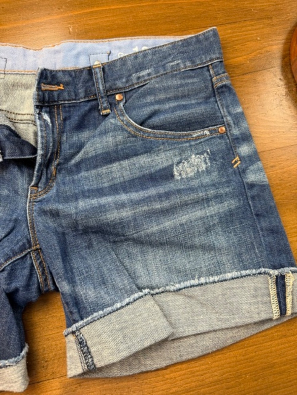 GAP 1969 Distressed Jean Shorts Women's Size 4/27 Deconstructed Dark Wash - Picture 7 of 8